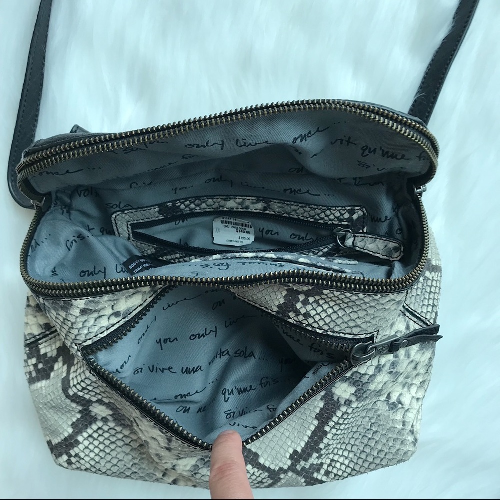 Ash Snake Embodied Shoulder Strap Bag - Picture 7 of 8